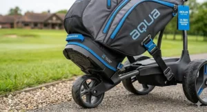 A durable and ergonomic handle for easy lifting of your trolley bag.