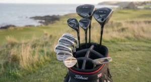 Ergonomic dual strap system on a Titleist stand bag engineered for comfortable carrying across undulating UK links courses.