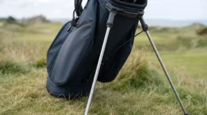 Detailed view of the high-grade aluminium stand legs and robust hinged mechanism of the navy Titleist Players 4 stand bag, ensuring stability on uneven ground.